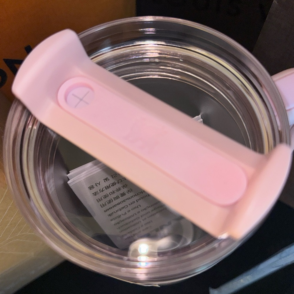 SALE💥 Stanley Flowstate Tumbler in Light Pink - Picture 4 of 7